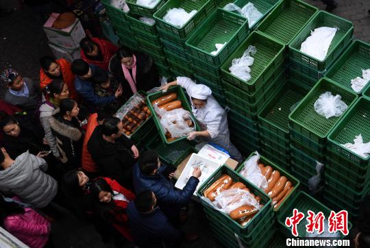 重慶熱銷“1元大饅頭”春節假期每天能賣10萬個
